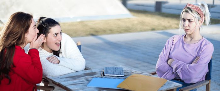 Токсична дружба: як розпізнати і що робити?