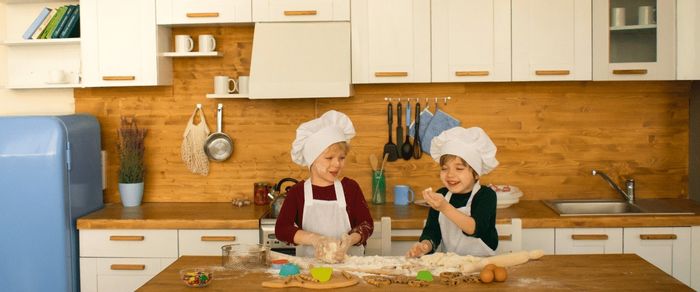 Чому діти часто беруть на себе роль дорослого?